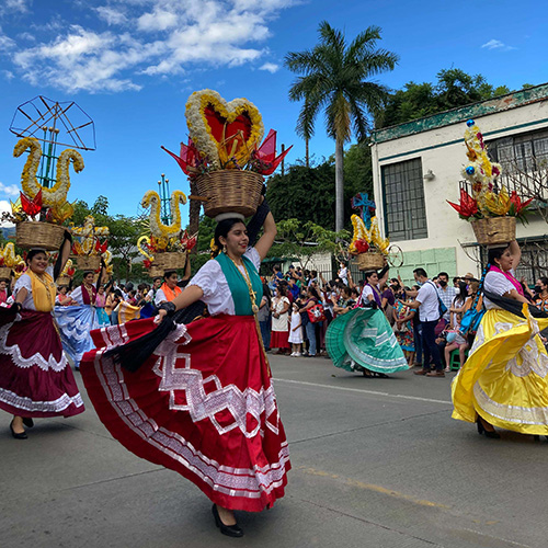 Desfile de delegaciones - Guelaguetza